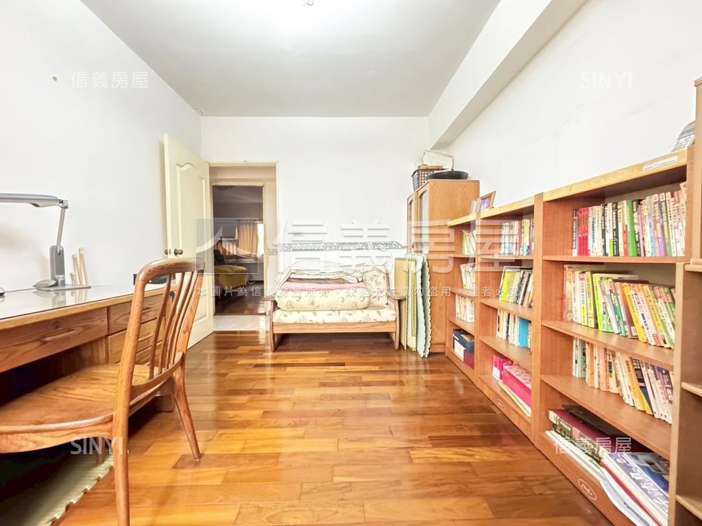 ⭐巨蛋明亮３房平面車位房屋室內格局與周邊環境