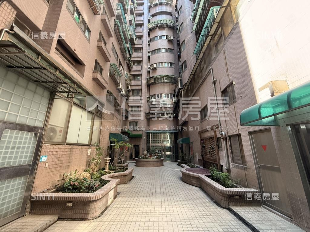 藝術學院次頂樓大套房房屋室內格局與周邊環境