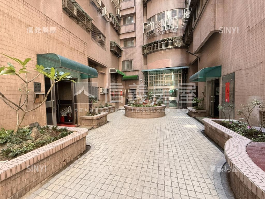 藝術學院次頂樓大套房房屋室內格局與周邊環境