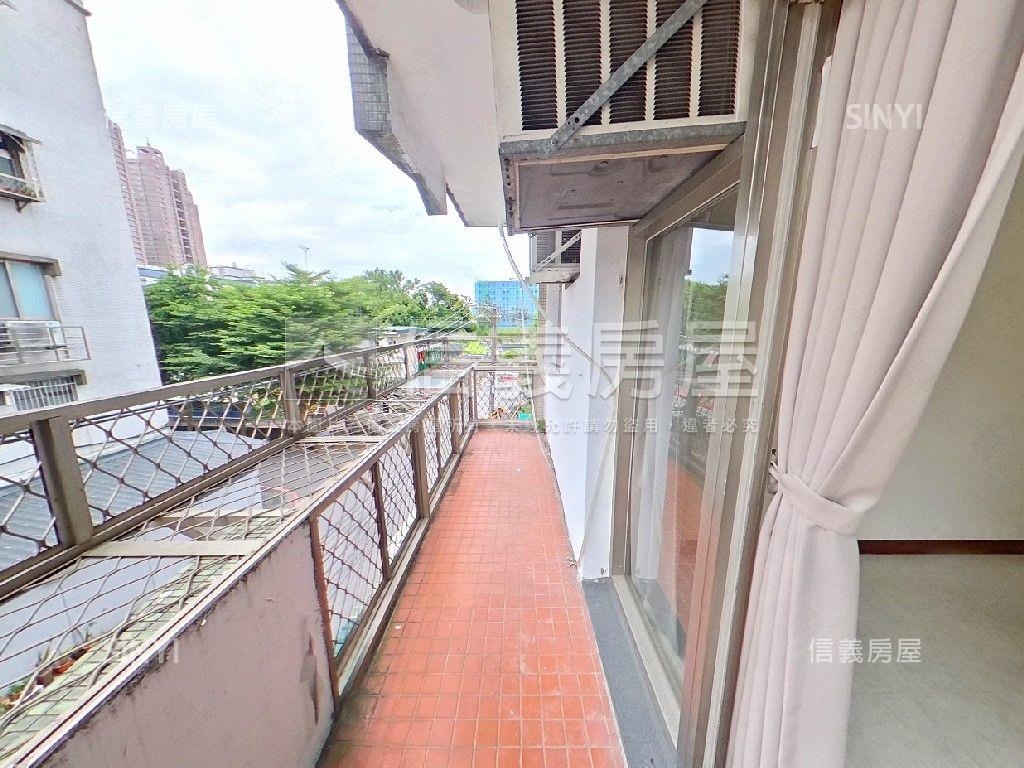 近新店區公所捷運【３樓】房屋室內格局與周邊環境