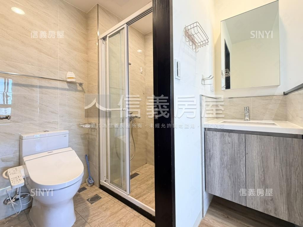 市府旁好規劃兩房車位房屋室內格局與周邊環境