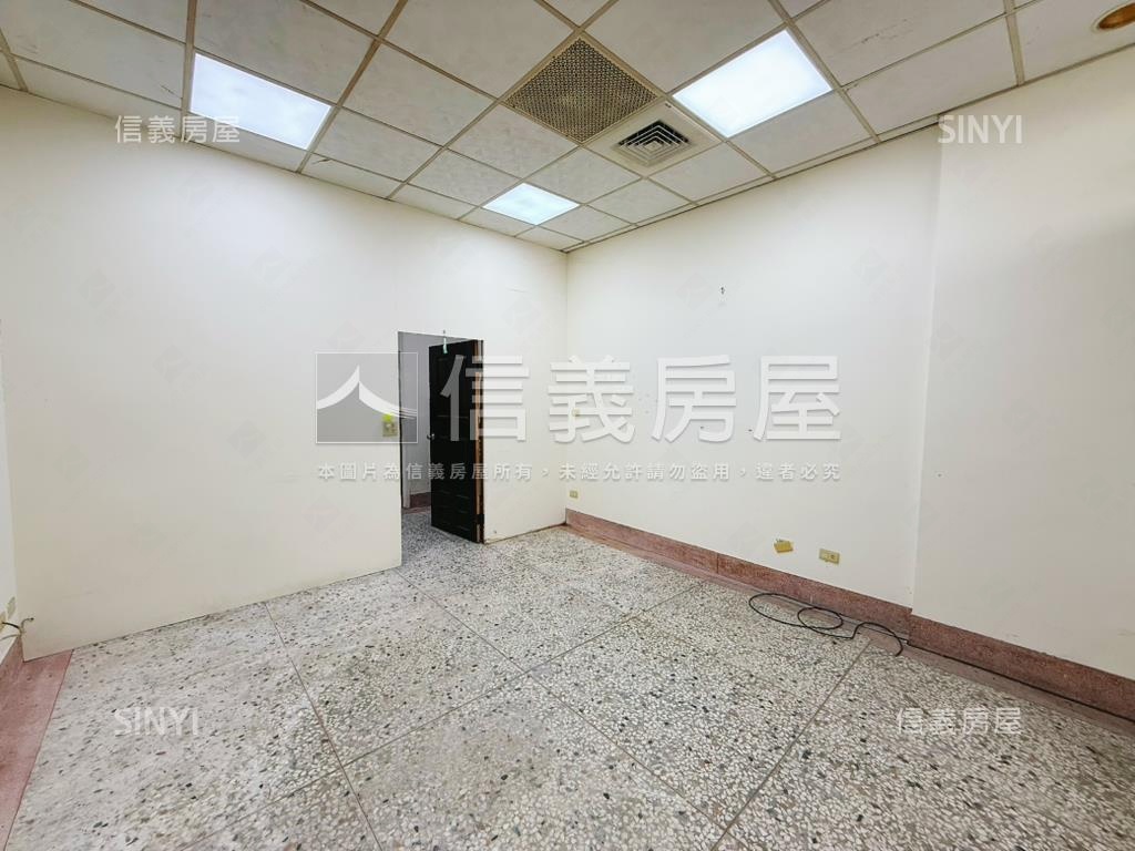 溪州稀有釋出臨路店透房屋室內格局與周邊環境