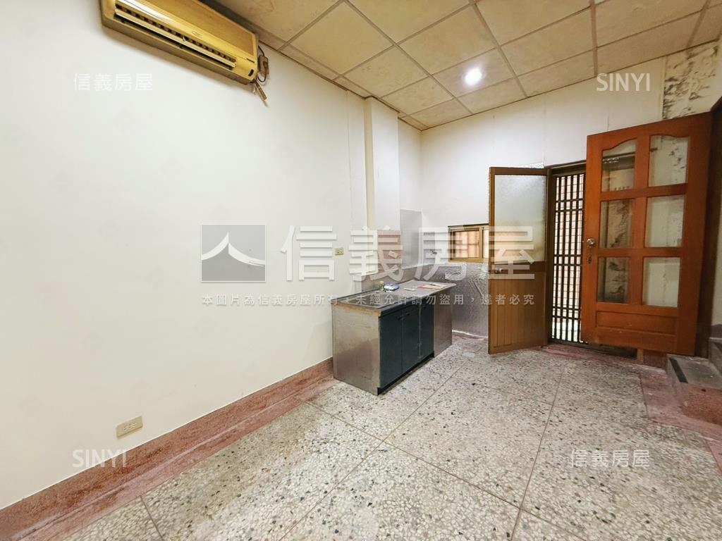 溪州稀有釋出臨路店透房屋室內格局與周邊環境