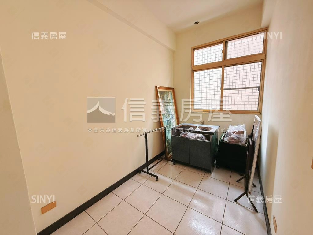 溪州稀有釋出臨路店透房屋室內格局與周邊環境