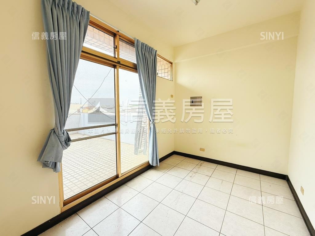 溪州稀有釋出臨路店透房屋室內格局與周邊環境