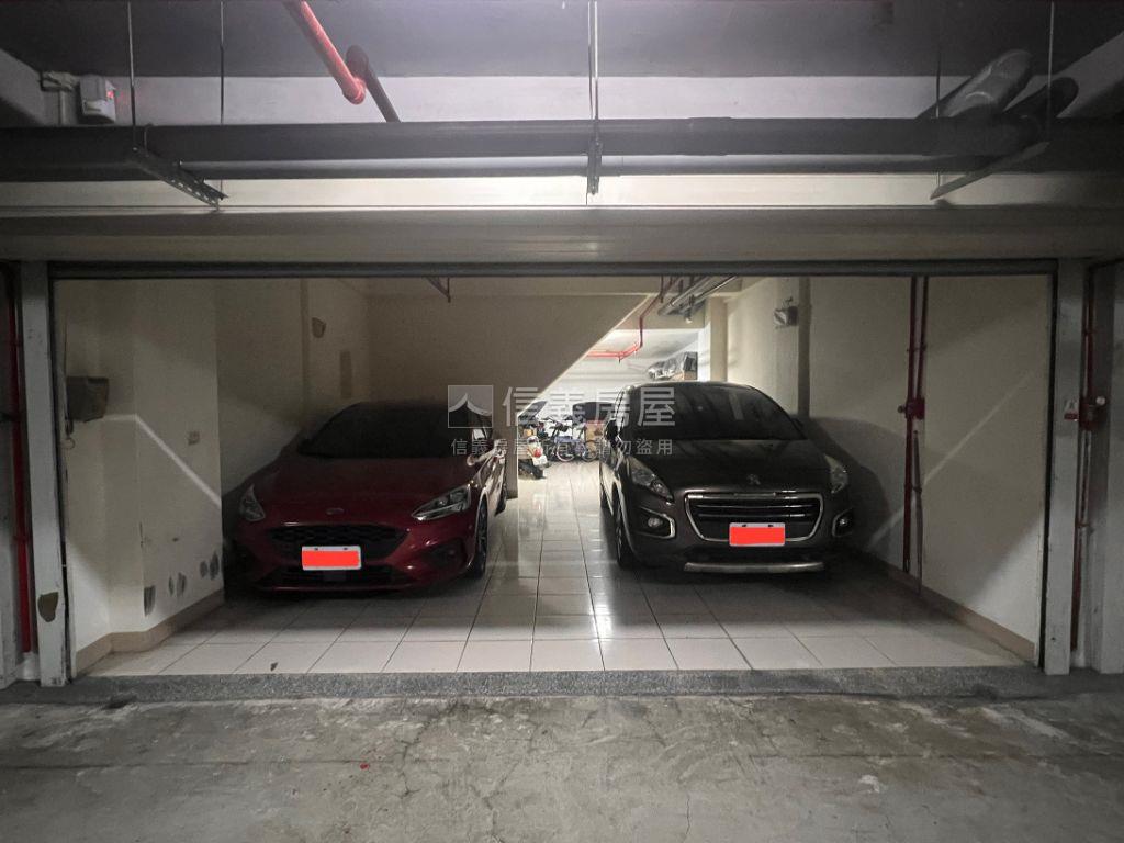 高鐵區羅馬假期車庫透天房屋室內格局與周邊環境