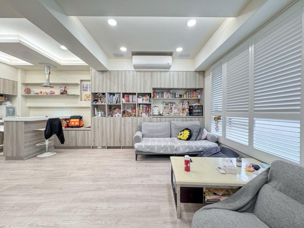 高鐵區羅馬假期車庫透天房屋室內格局與周邊環境