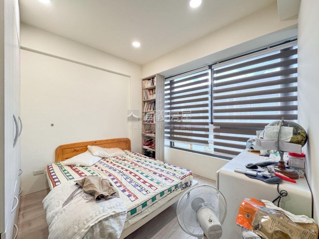 高鐵區羅馬假期車庫透天房屋室內格局與周邊環境