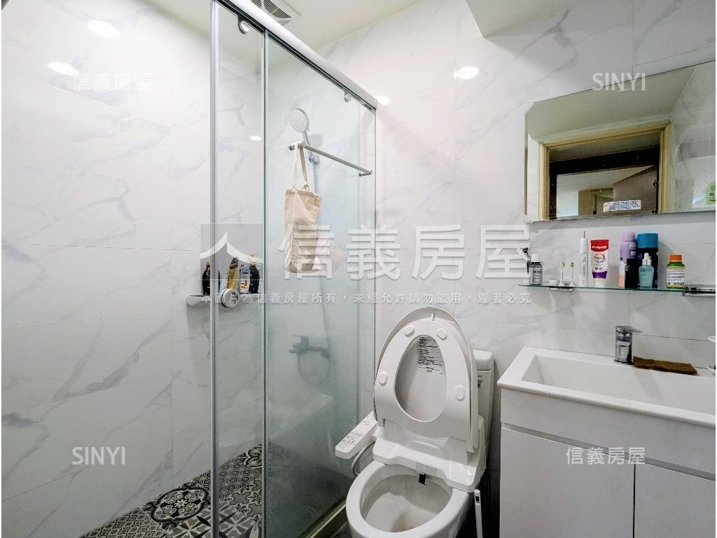 捷運。學區。名家二房房屋室內格局與周邊環境