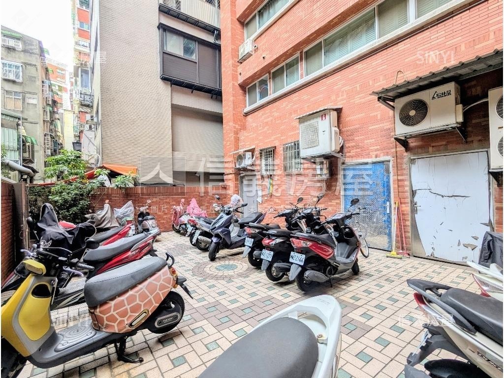 捷運。學區。名家二房房屋室內格局與周邊環境