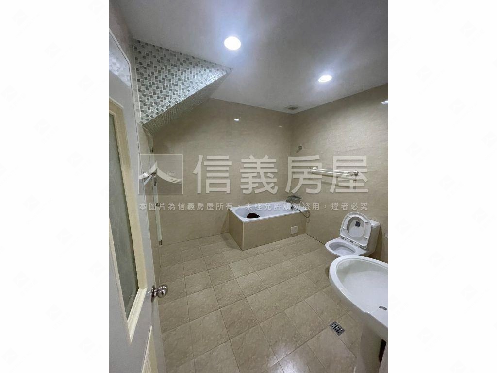 秀朗裝潢車庫透天房屋室內格局與周邊環境