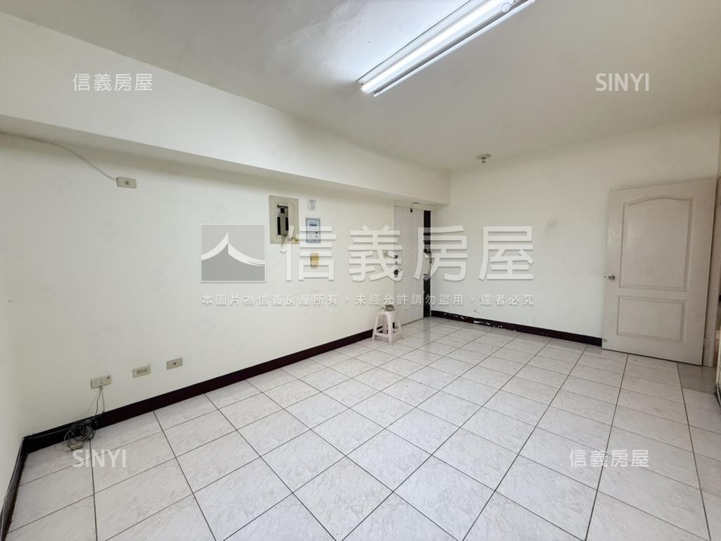 東區近崇學國小三房平車房屋室內格局與周邊環境