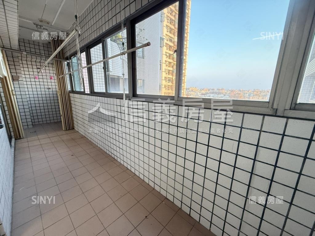 東區近崇學國小三房平車房屋室內格局與周邊環境