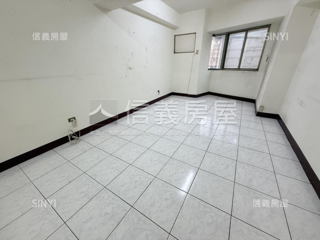 東區近崇學國小三房平車房屋室內格局與周邊環境