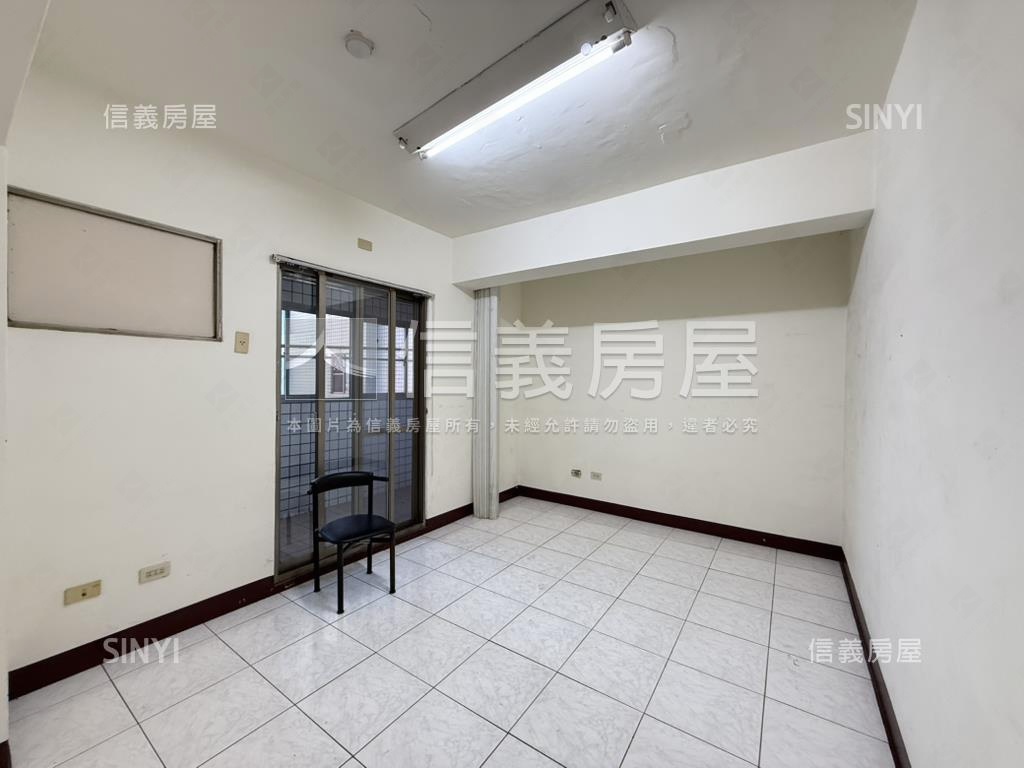 東區近崇學國小三房平車房屋室內格局與周邊環境