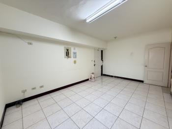 東區近崇學國小三房平車