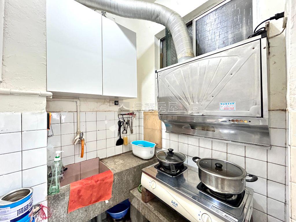 西藏路龍虎帶裝潢２房房屋室內格局與周邊環境