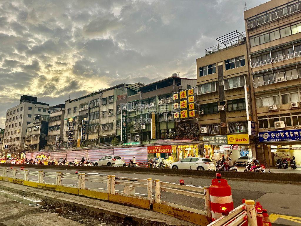 西藏路龍虎帶裝潢２房房屋室內格局與周邊環境