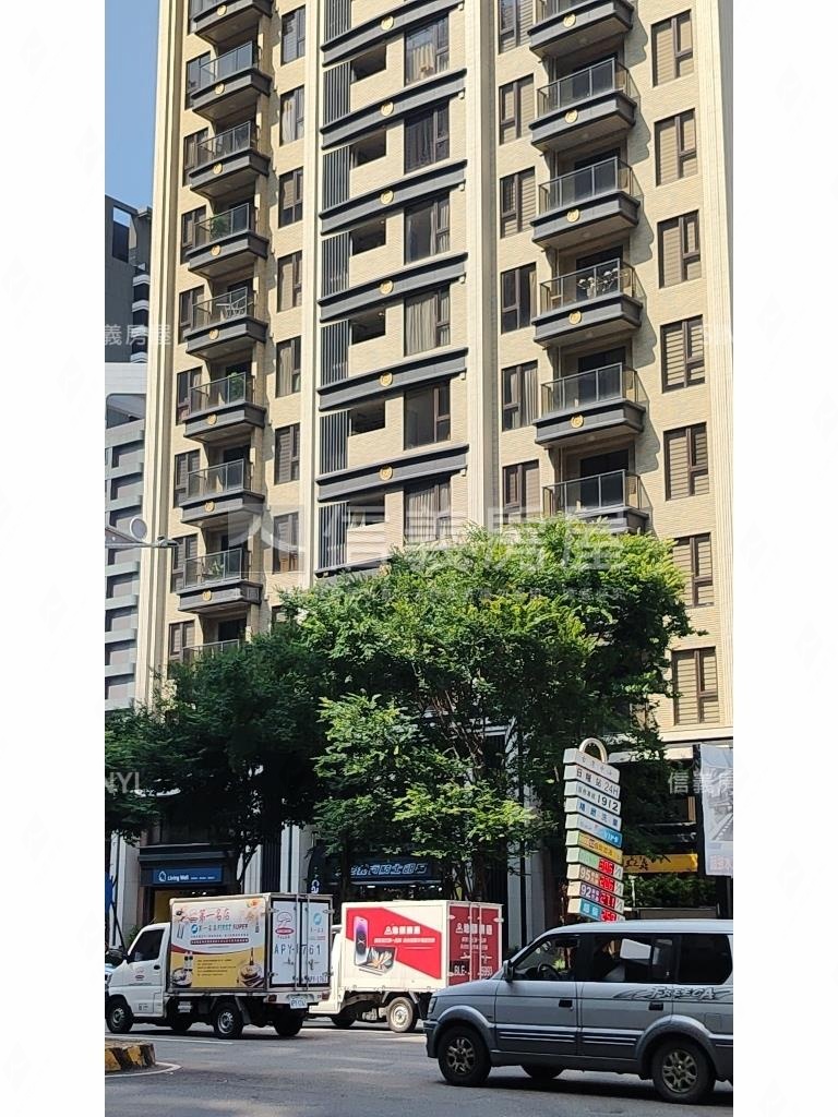 國王之森精美裝潢平面車位房屋室內格局與周邊環境