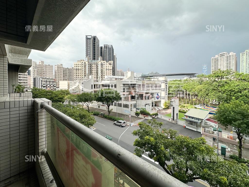 巨蛋全誠樹海首排四房平車房屋室內格局與周邊環境