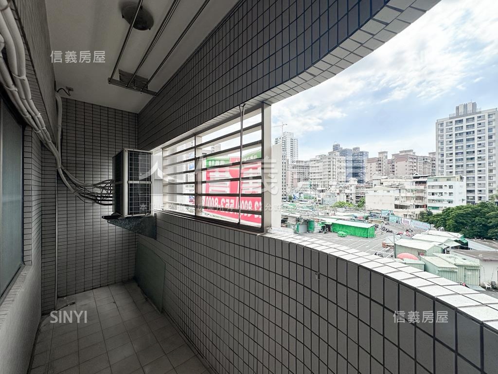 巨蛋全誠樹海首排四房平車房屋室內格局與周邊環境
