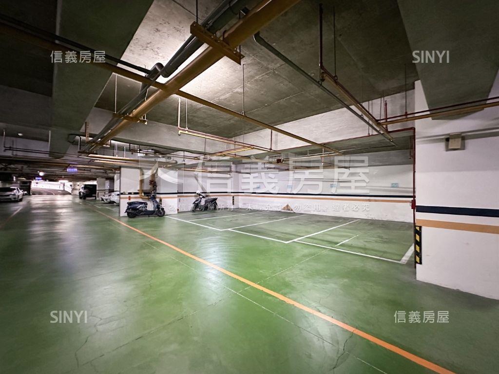 巨蛋全誠樹海首排四房平車房屋室內格局與周邊環境