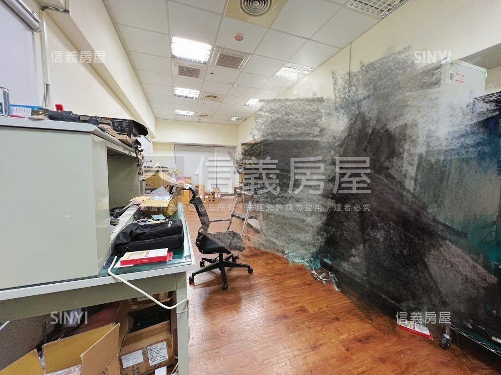 高鐵京站大辦公室附９車位房屋室內格局與周邊環境