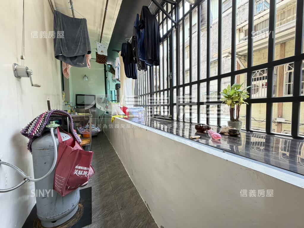 溪崑二街精裝美三樓房屋室內格局與周邊環境
