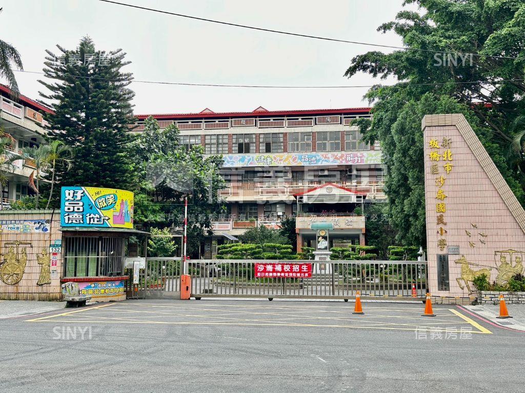 溪崑二街精裝美三樓房屋室內格局與周邊環境