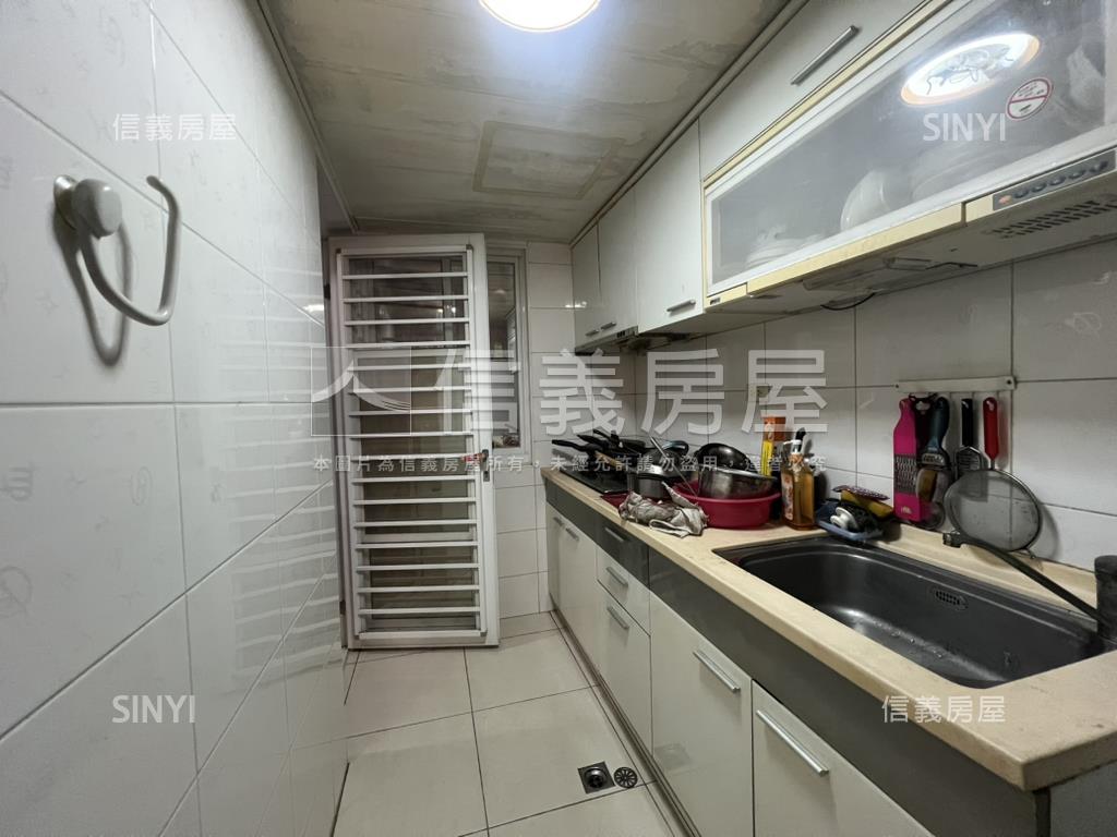 麗池經典４房有車位房屋室內格局與周邊環境