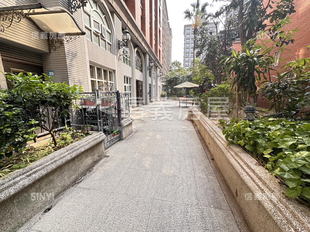 麗池經典４房有車位房屋室內格局與周邊環境