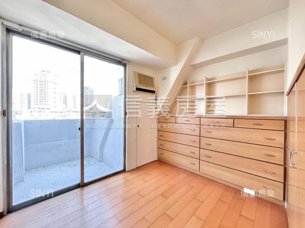 四房模範街次頂樓華廈房屋室內格局與周邊環境