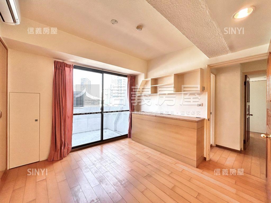 四房模範街次頂樓華廈房屋室內格局與周邊環境