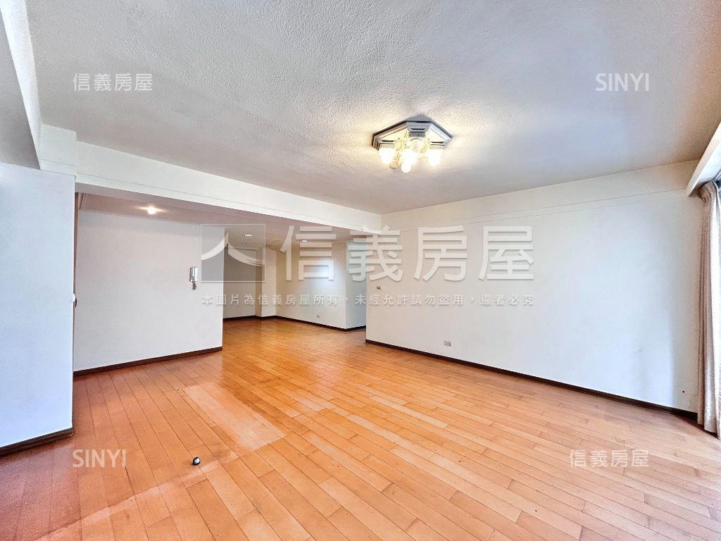 四房模範街次頂樓華廈房屋室內格局與周邊環境