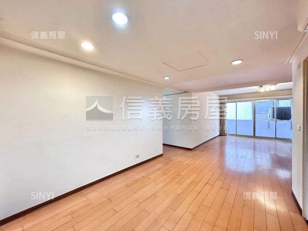 四房模範街次頂樓華廈房屋室內格局與周邊環境