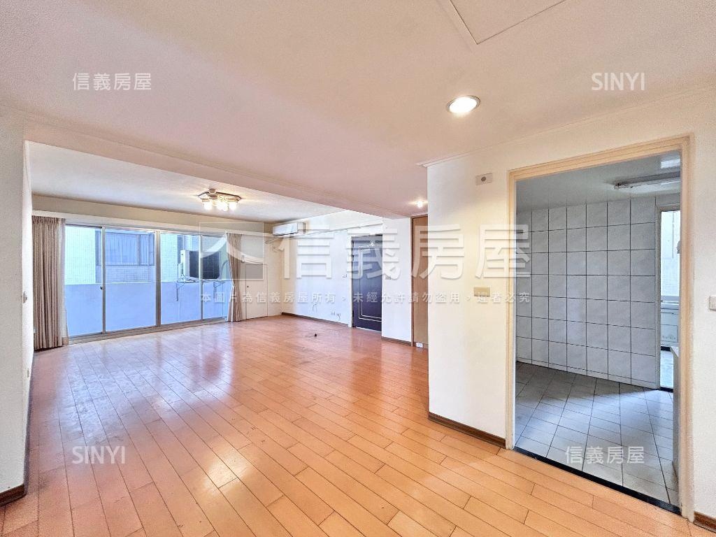 四房模範街次頂樓華廈房屋室內格局與周邊環境