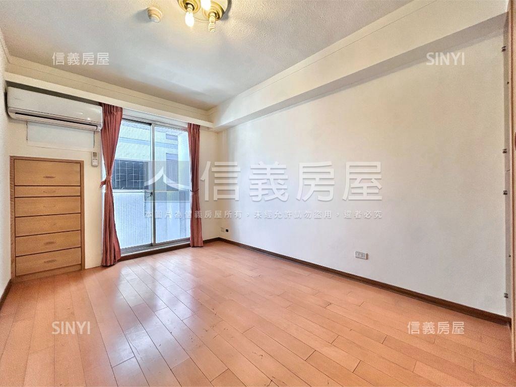 四房模範街次頂樓華廈房屋室內格局與周邊環境