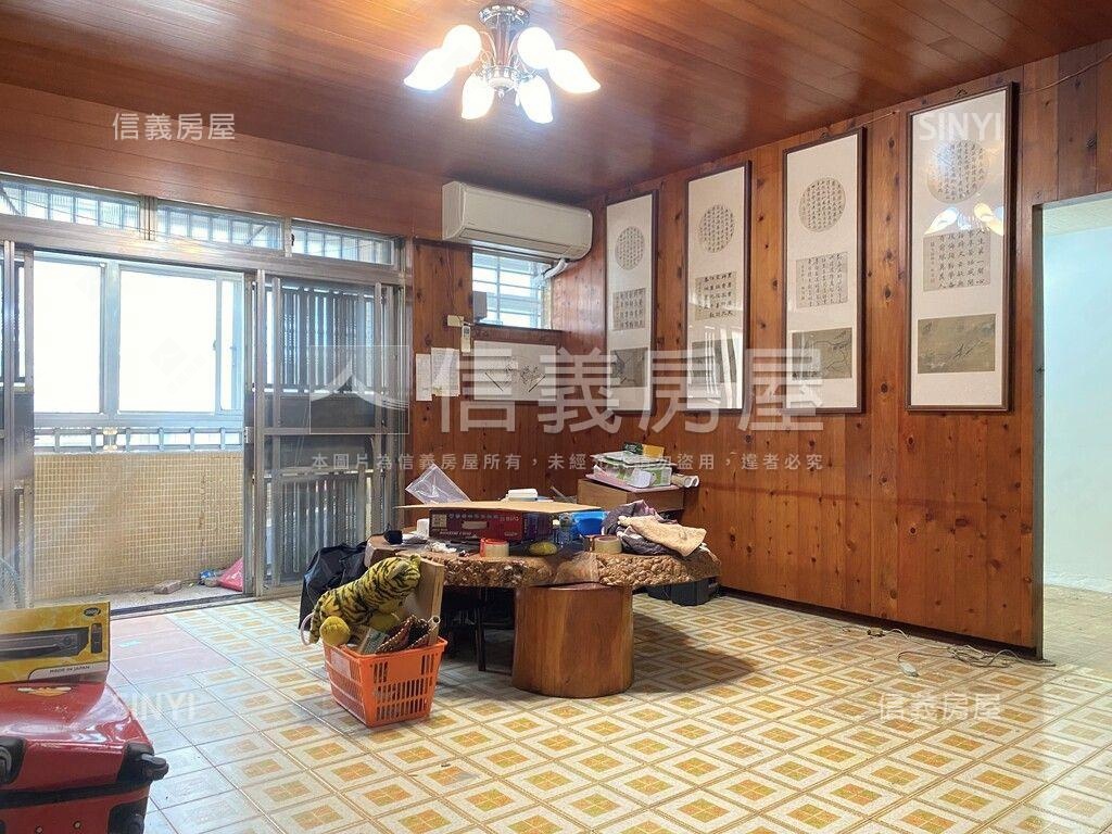 兩戶相鄰獨立門牌電梯住家房屋室內格局與周邊環境