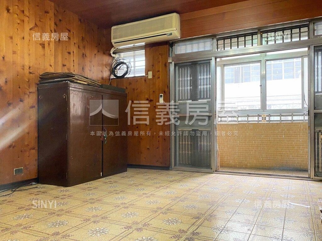 兩戶相鄰獨立門牌電梯住家房屋室內格局與周邊環境