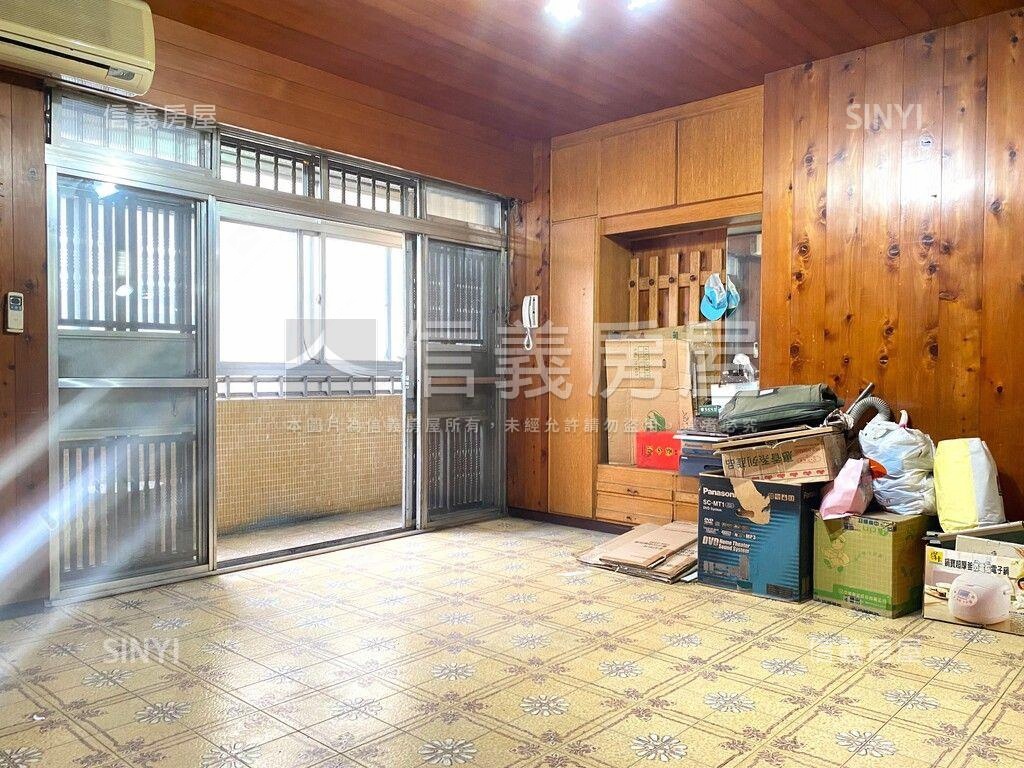 兩戶相鄰獨立門牌電梯住家房屋室內格局與周邊環境