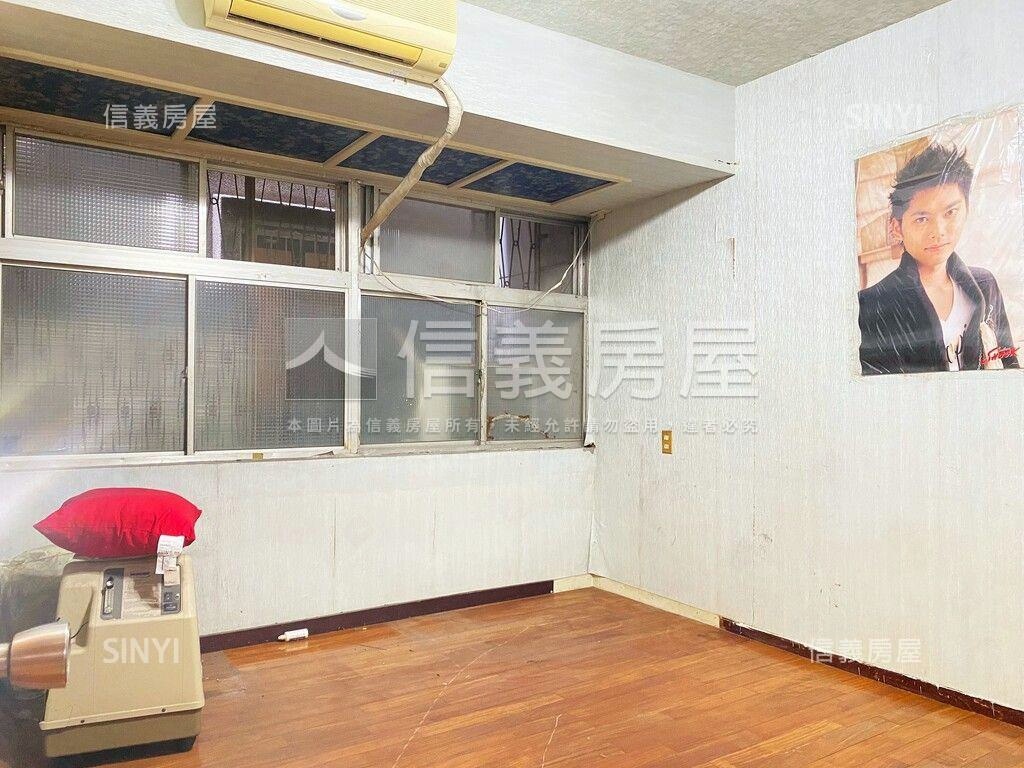 兩戶相鄰獨立門牌電梯住家房屋室內格局與周邊環境