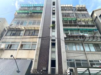 兩戶相鄰獨立門牌電梯住家