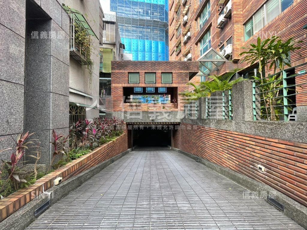 景華街稀有獨立產權的車位房屋室內格局與周邊環境