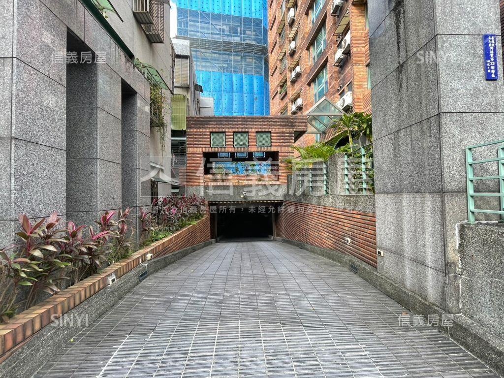 景華街稀有獨立產權的車位房屋室內格局與周邊環境