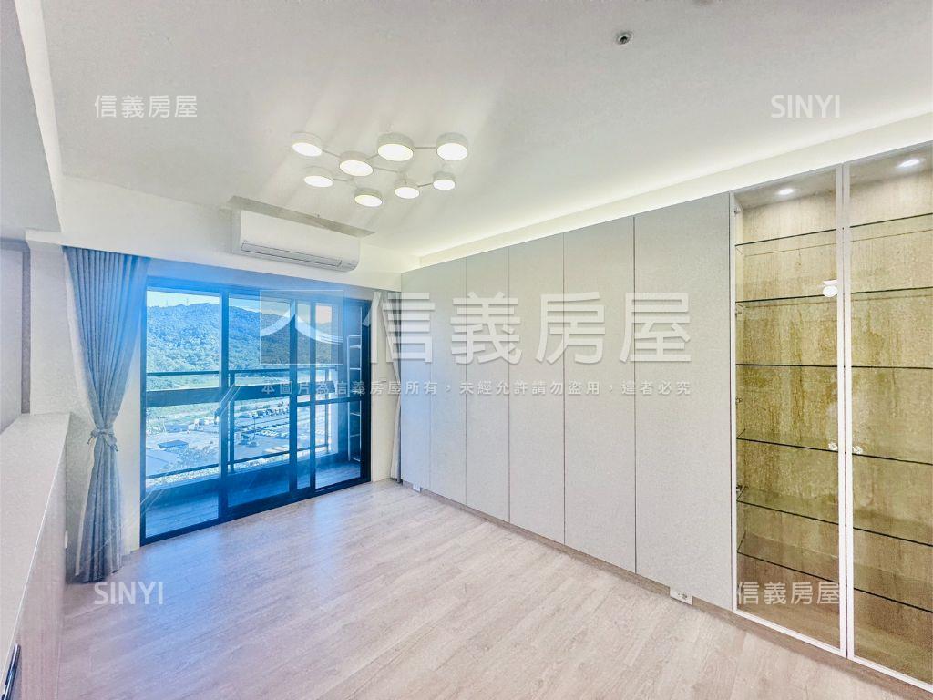 稀有釋出新大興三房車位房屋室內格局與周邊環境