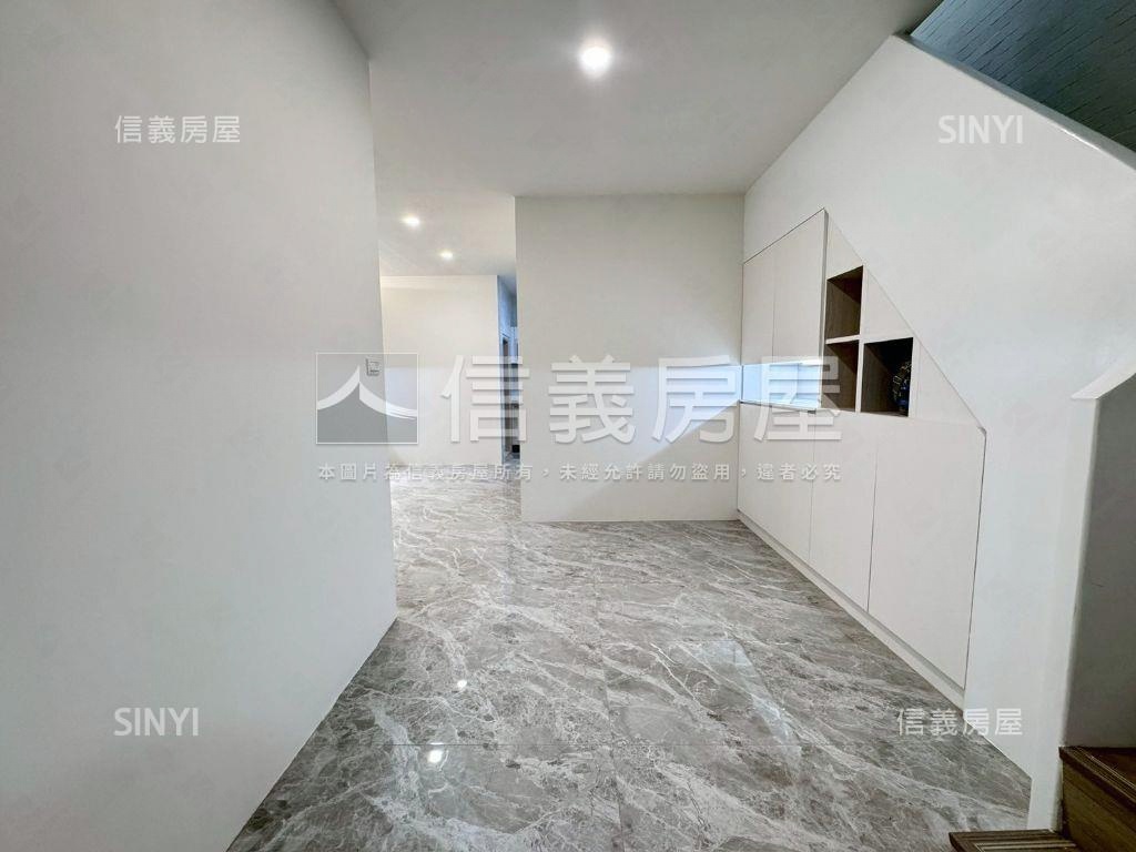 近東區朝南裝潢車墅房屋室內格局與周邊環境