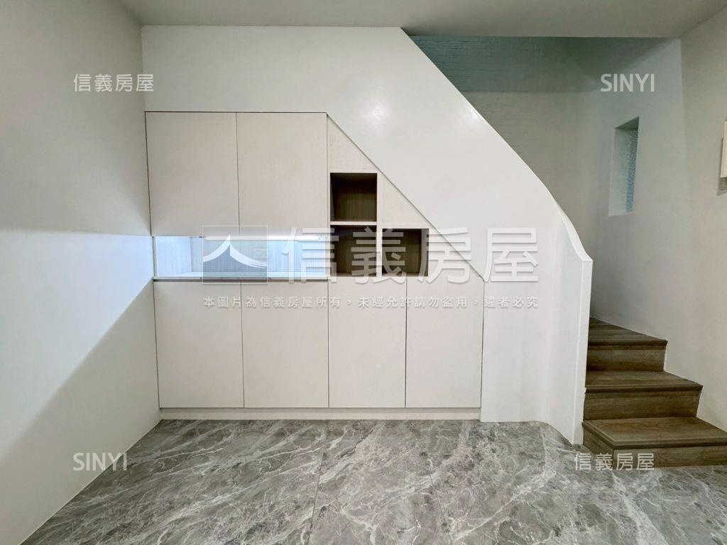 近東區朝南裝潢車墅房屋室內格局與周邊環境