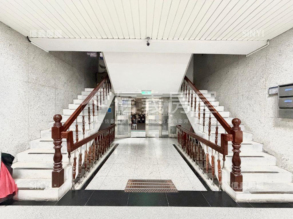 信義光復路口有管理３房房屋室內格局與周邊環境