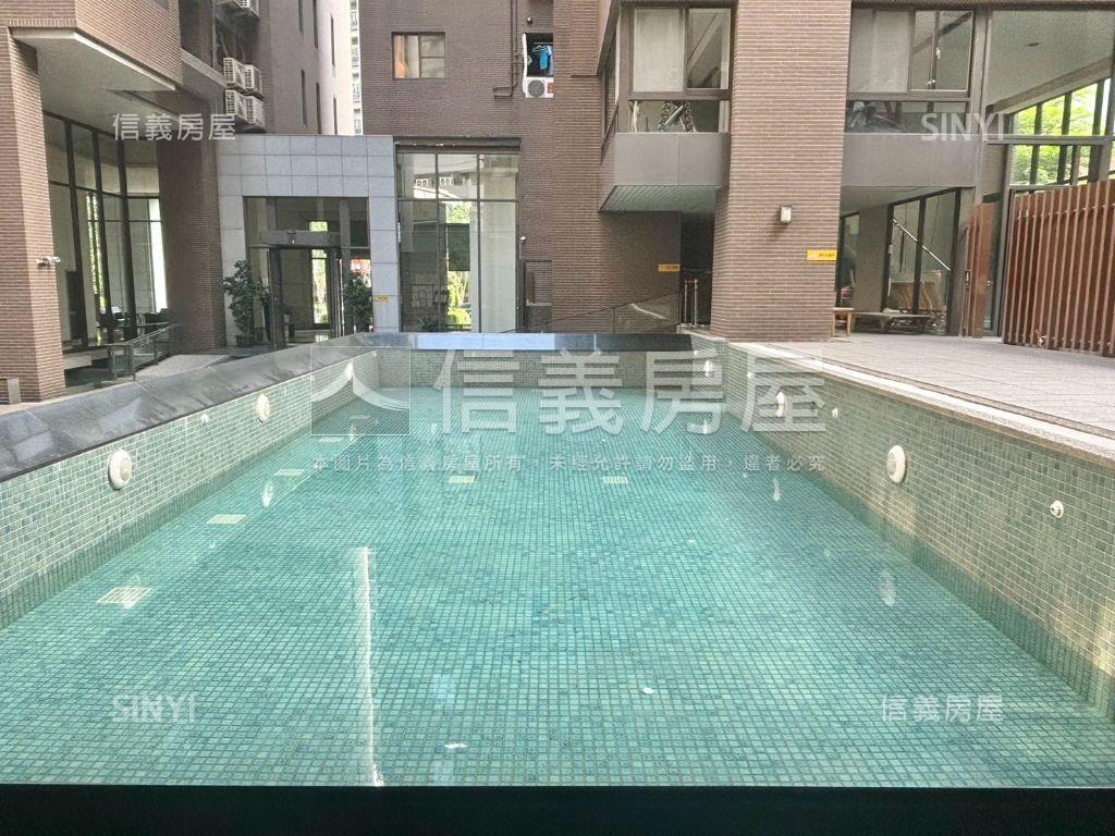 買代大慶樓中樓雙車位房屋室內格局與周邊環境