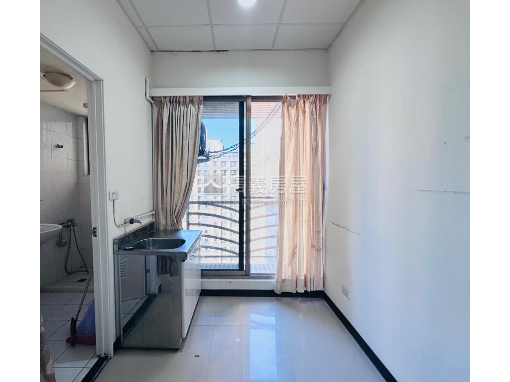 皇翔四季會館大套房＋車位房屋室內格局與周邊環境